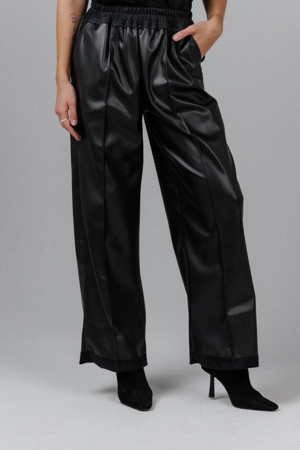 Eclipse Women's Hooded Leather Set