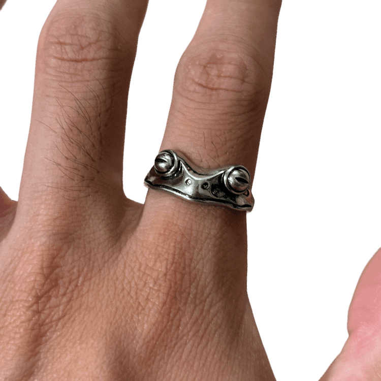 0318 - Silvery Frog Ring