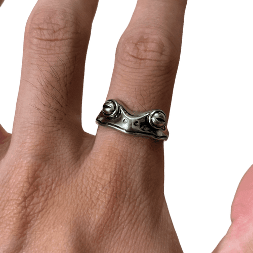 0318 - Silvery Frog Ring