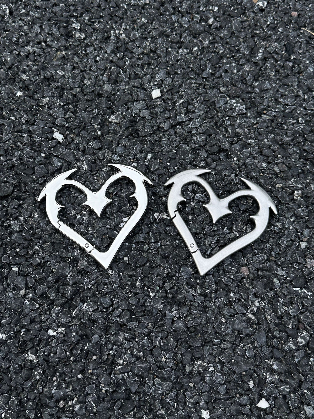 Razor Heart Carabiner