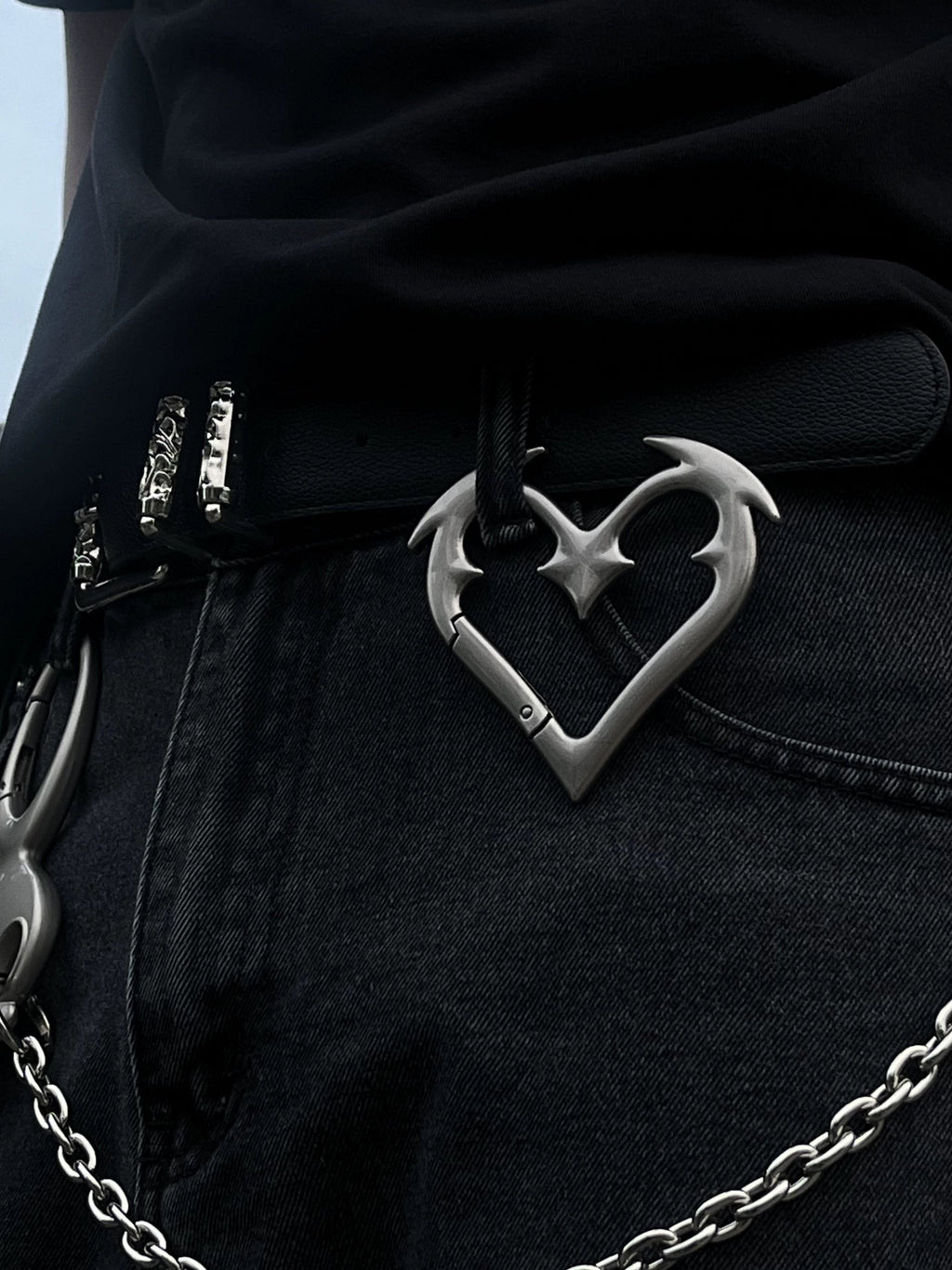 Razor Heart Carabiner