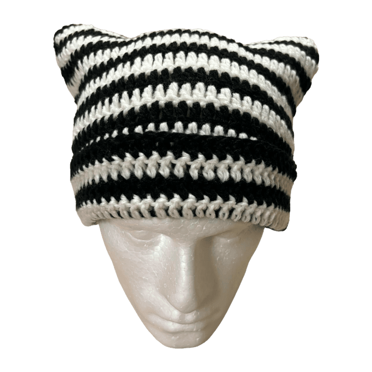 Knitted Ears Beanie (black/white)