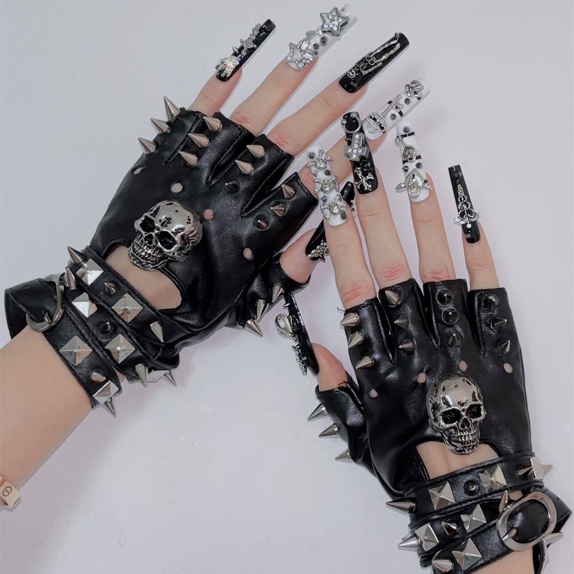 Rebel Skull Gloves