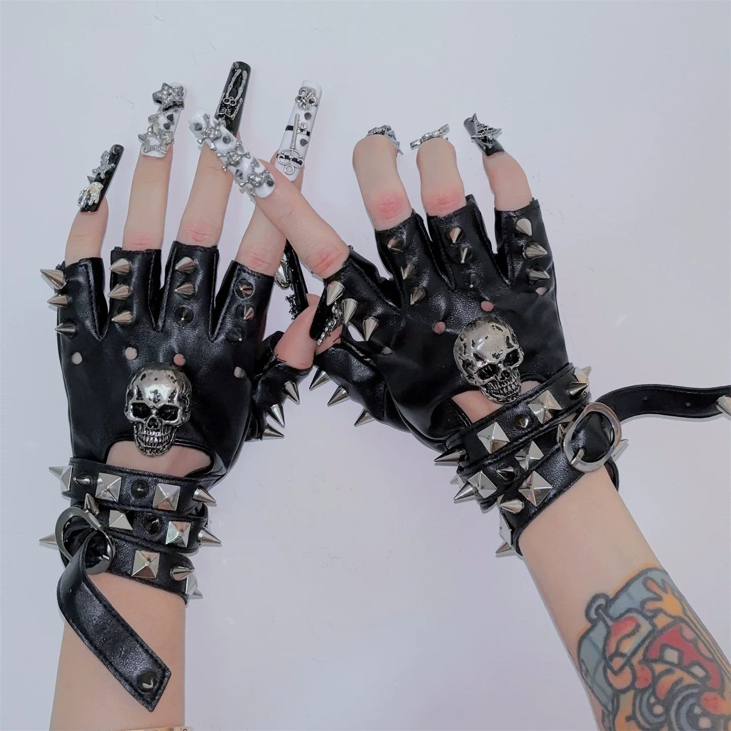 Rebel Skull Gloves