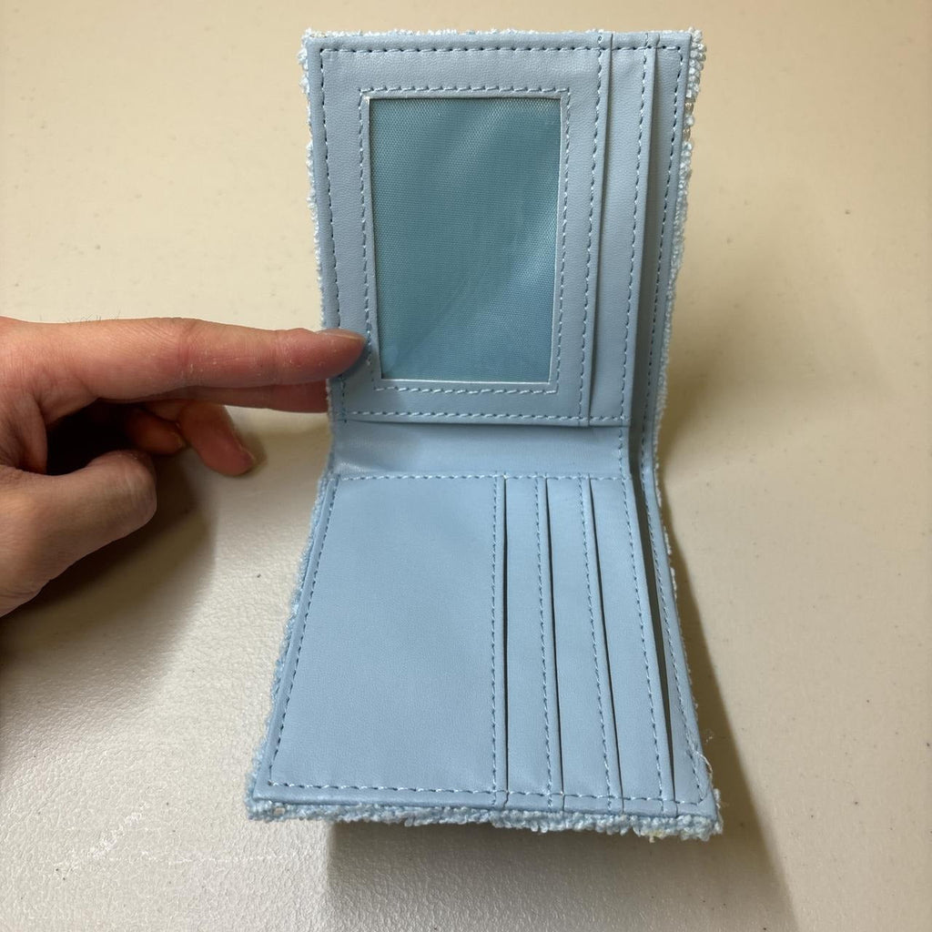 0677 - High Eyes Blue Yarn Wallet V2