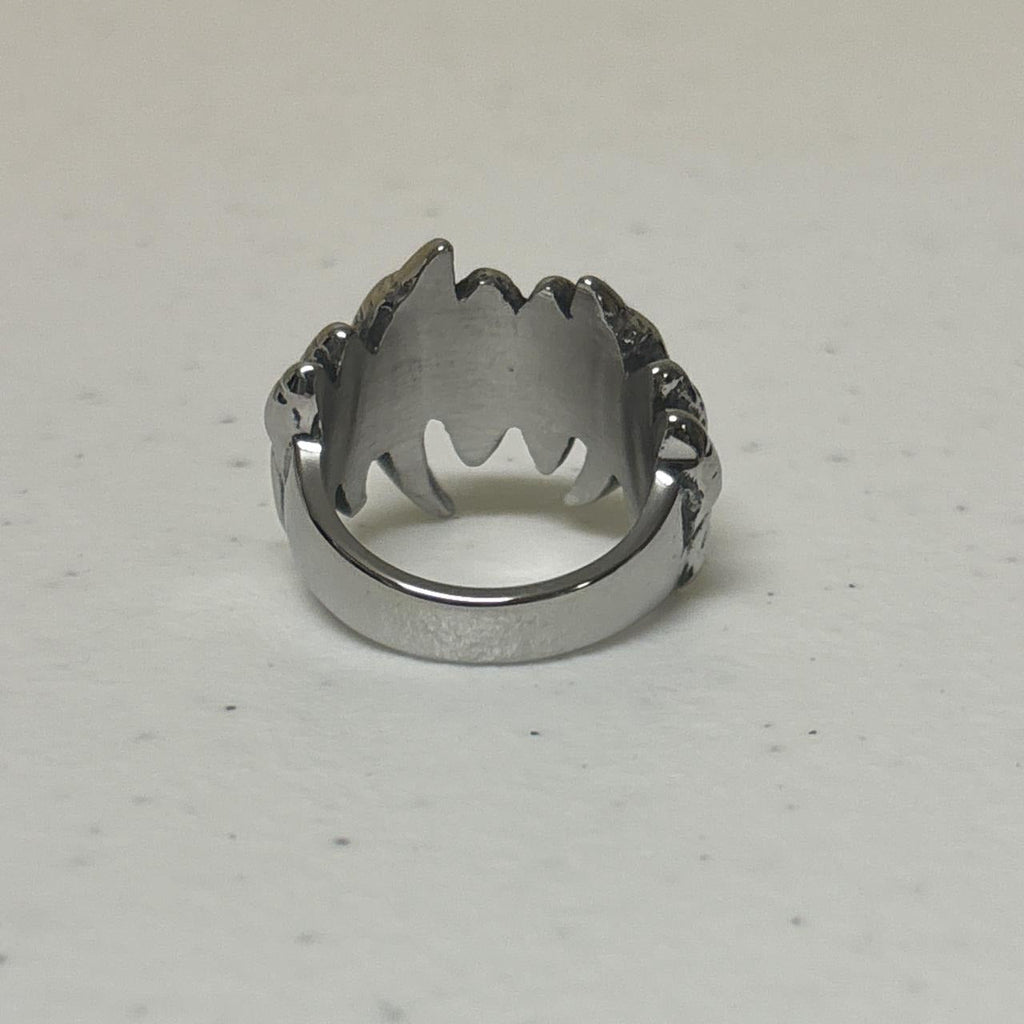 0585 - Steel Fang Ring