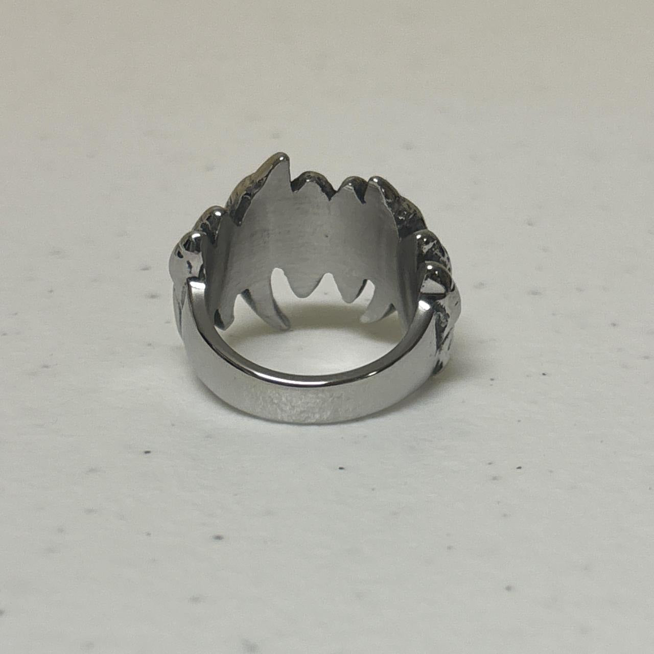 0585 - Steel Fang Ring